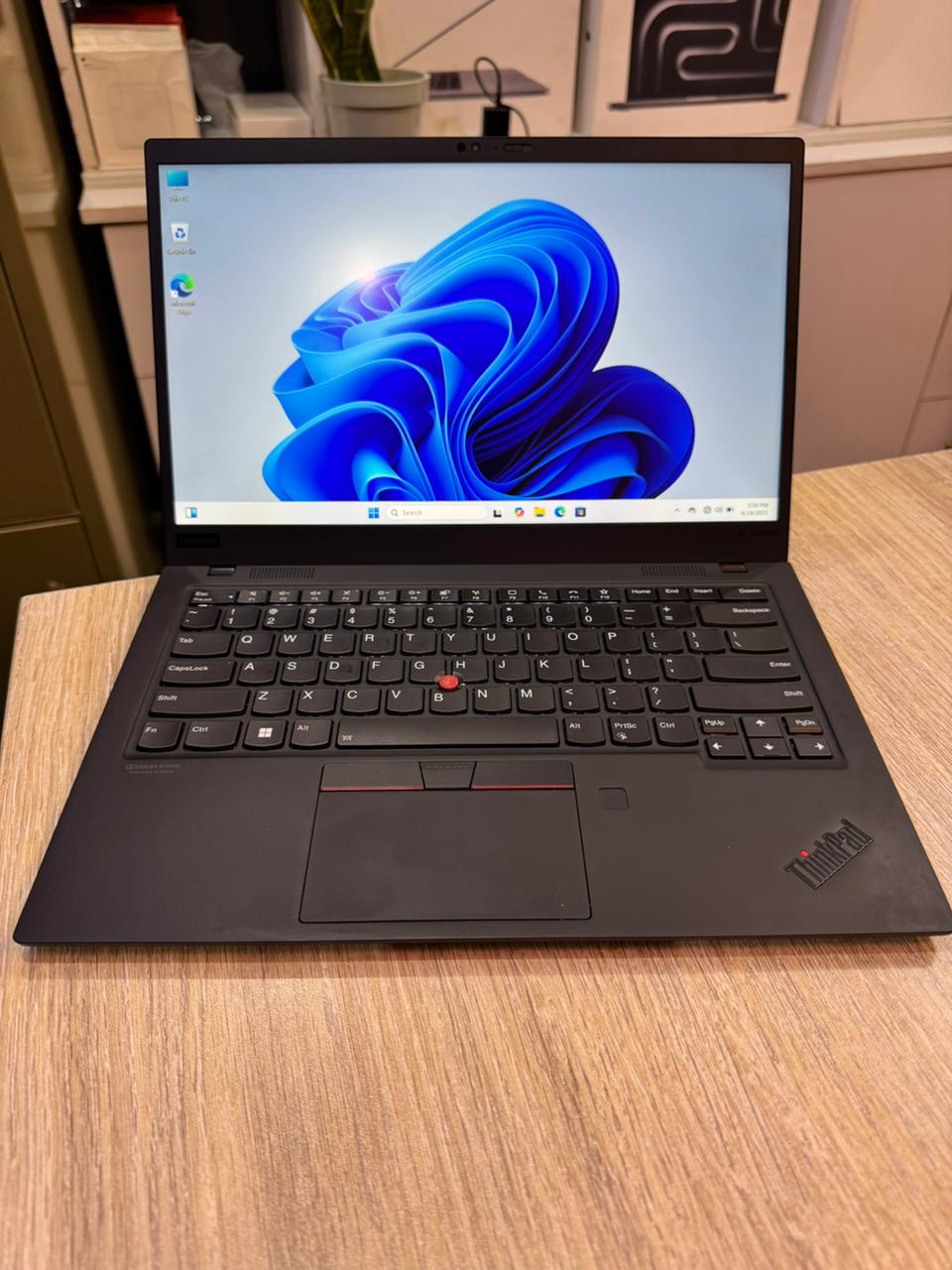 Lenovo X1 Carbon Ultrabook  Core i7, 1TB SSD, 14