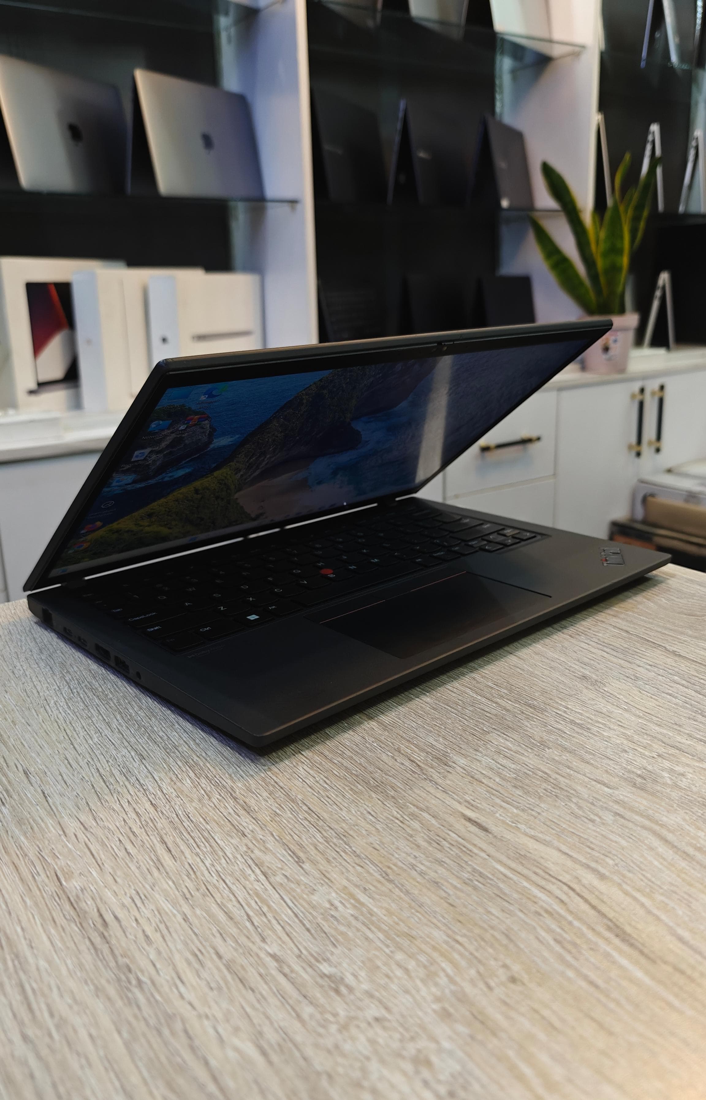 Lenovo ThinkPad T14 Gen 3 Laptop — Intel Core i7 12th Gen, 16GB RAM, 512GB SSD, 14” FHD, Fingerprint