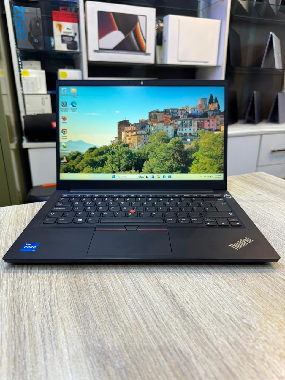 Lenovo ThinkPad T14 Gen 5 – Intel Core Ultra 7 155U, 16GB RAM, 512GB SSD, 14″ FHD, Backlit Keyboard