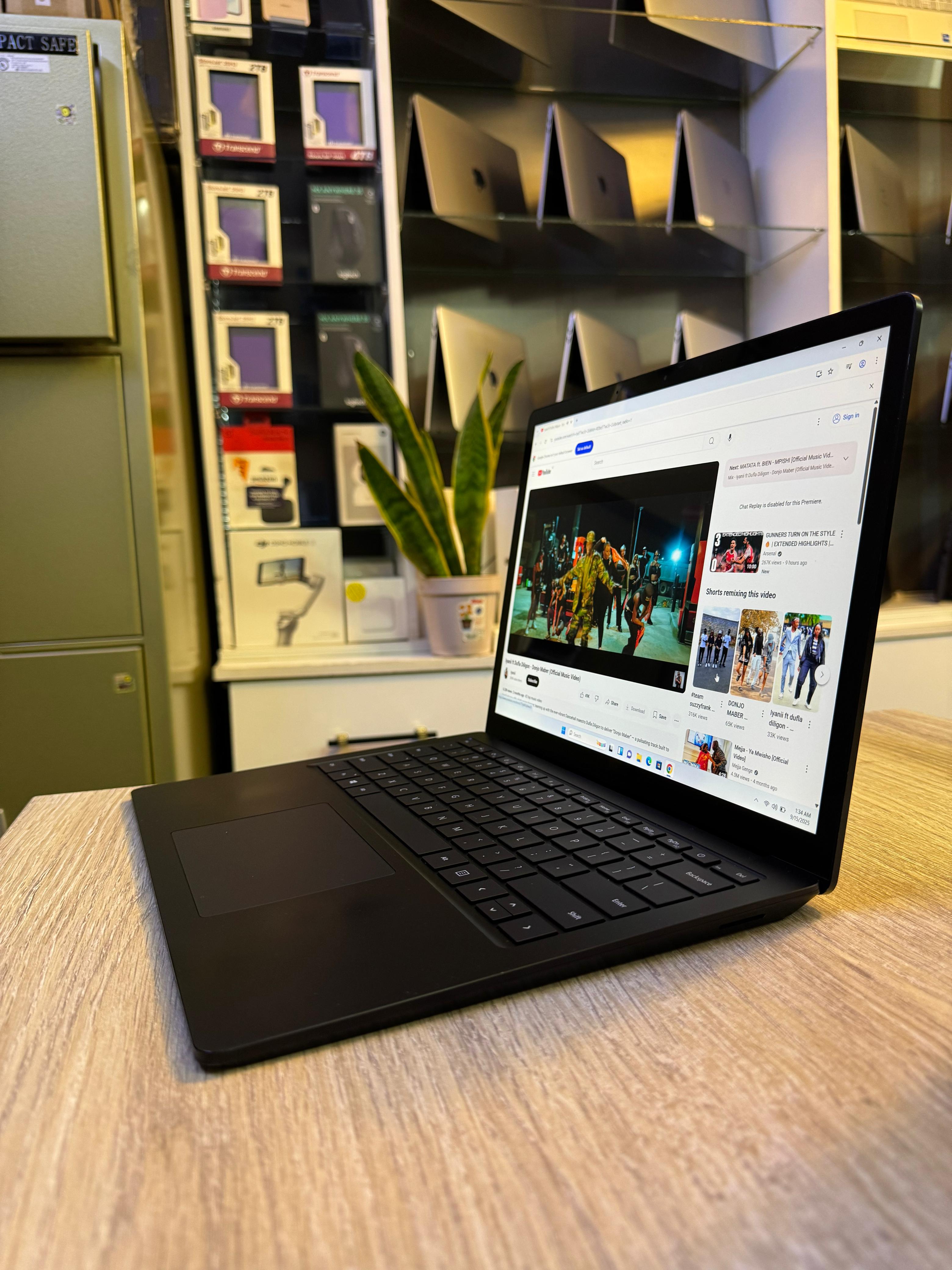 Microsoft Surface Laptop 4 Core i7 (11th Gen), 32GB RAM, 1TB SSD – 2K Touchscreen Kenya