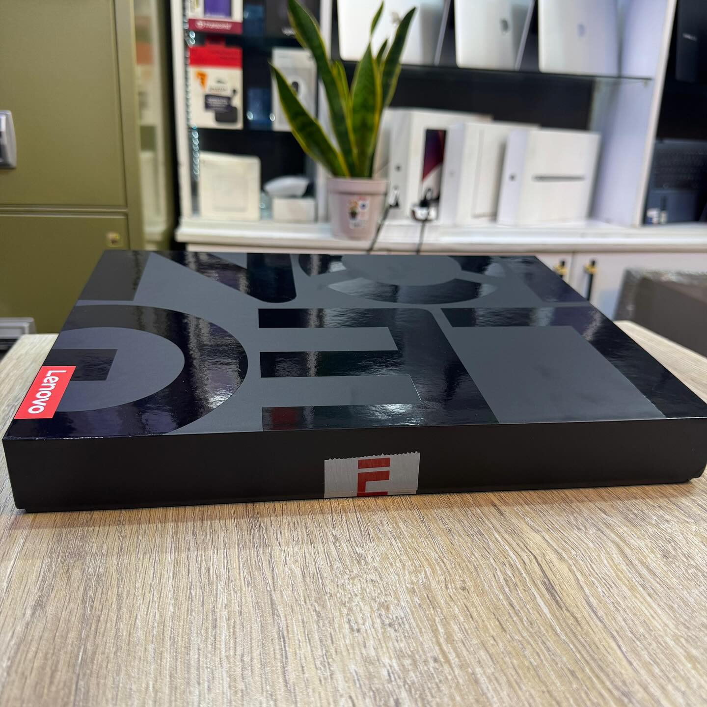 Lenovo Legion 7i Gen 9 – i7-14700HX, RTX 4070, 32GB RAM, 1TB SSD, Glacier White