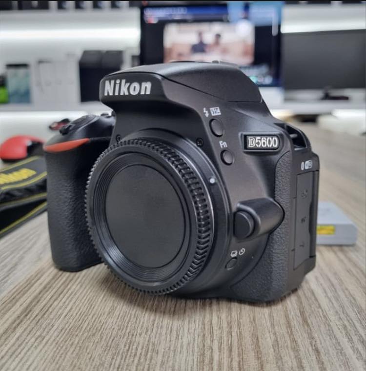 Nikon D5600 DSLR Camera with 18-55mm Lens – 24.2MP, Full HD, Wi-Fi