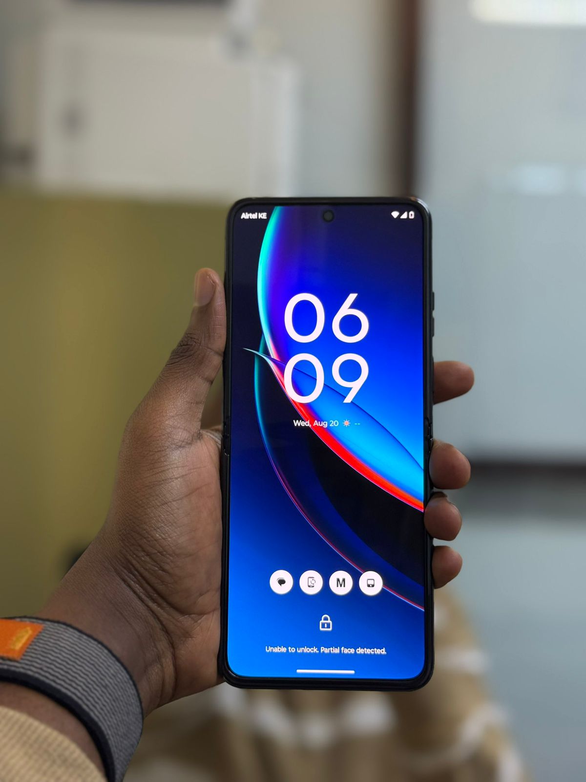 Motorola Razr+ 2023 – Premium Foldable Phone with 2K AMOLED Display & 1-Year Warranty