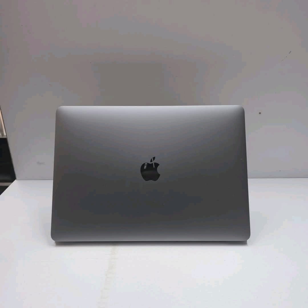 MacBook Pro M1 2020 – 8GB/256GB | Touch Bar | Super Clean