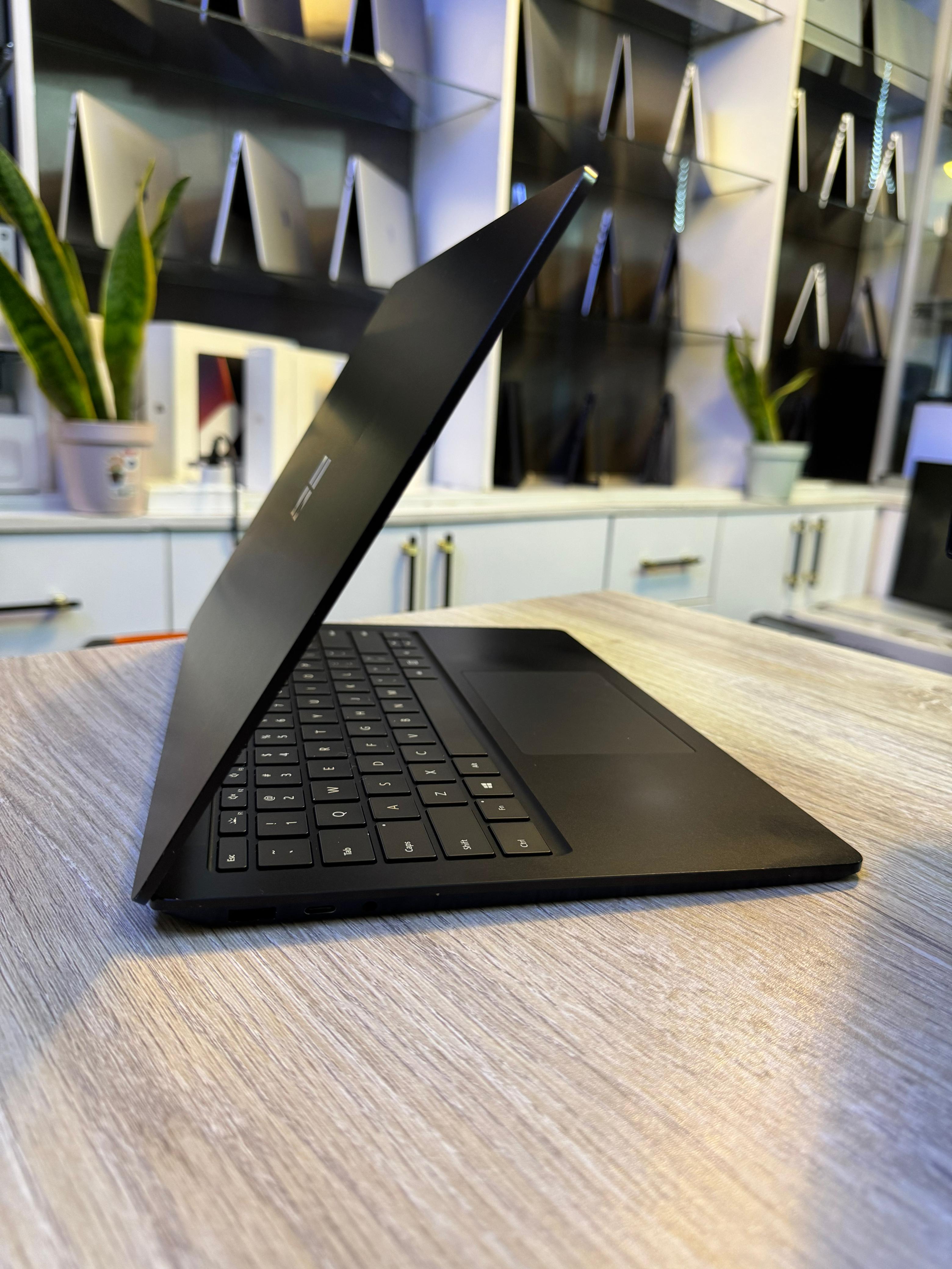 Microsoft Surface Laptop 4 Core i7 (11th Gen), 32GB RAM, 1TB SSD – 2K Touchscreen Kenya