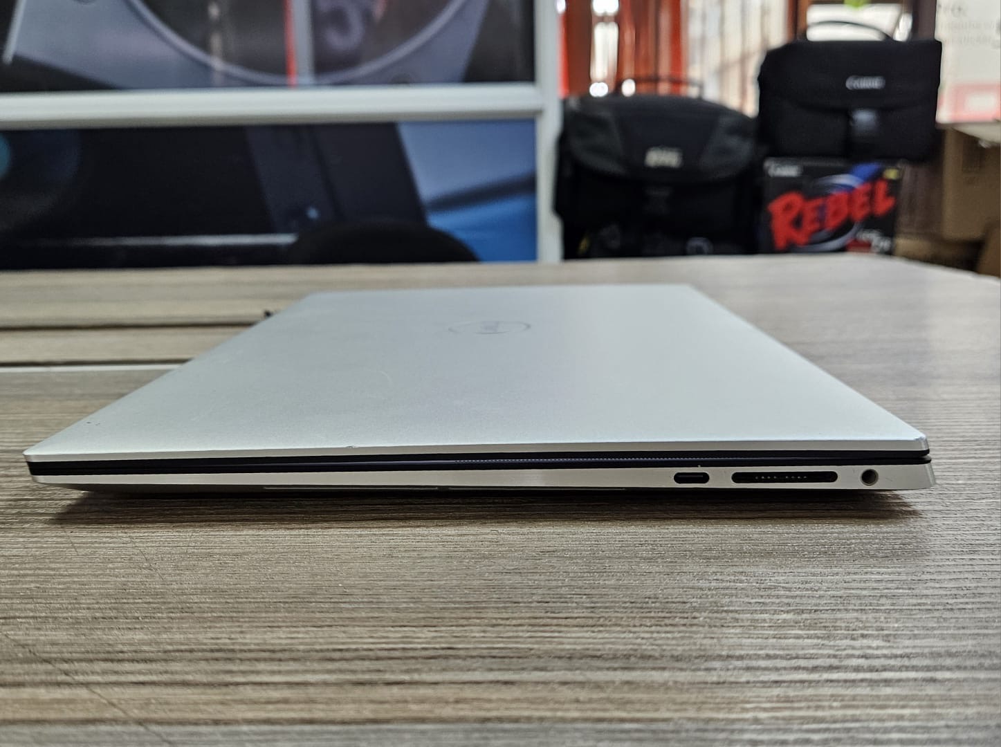 Dell XPS 15 9500 – Intel Core i7-10750H, 16GB RAM, 512GB NVMe SSD, NVIDIA GTX 1650 Ti 4GB, 15.6″ Premium Laptop