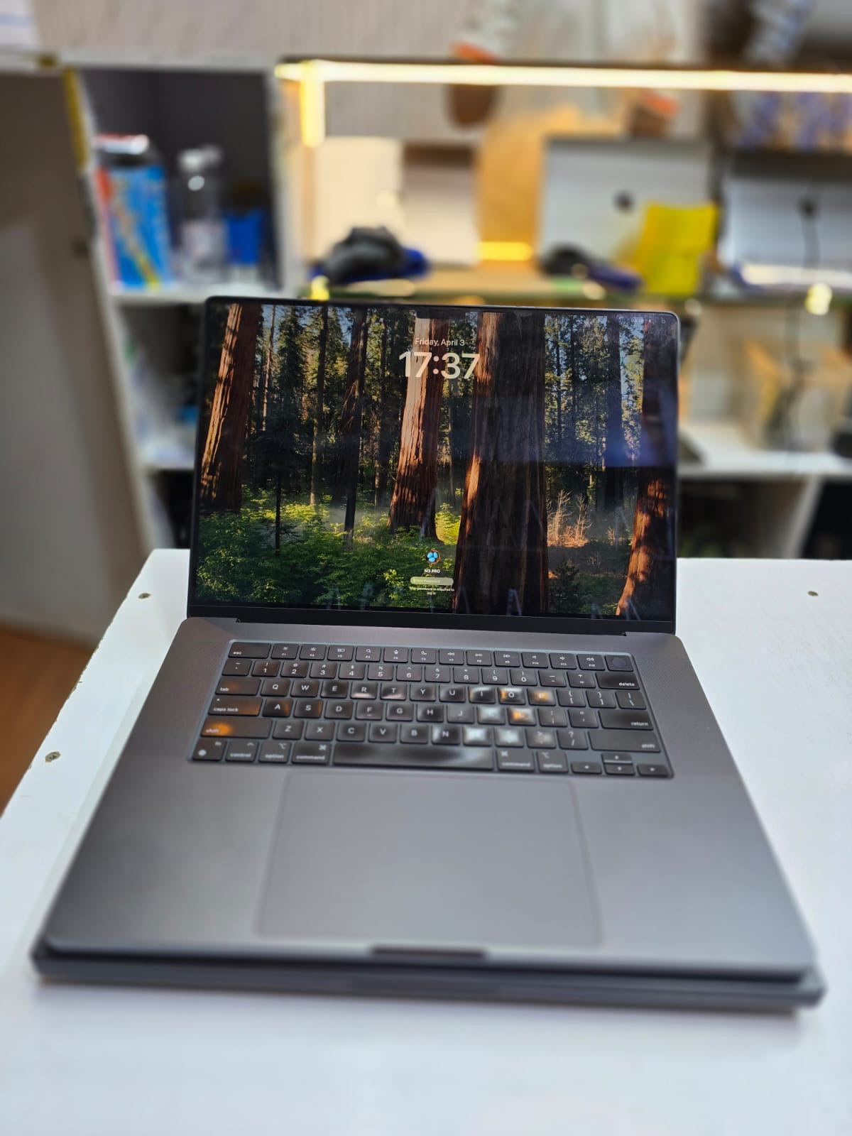 Apple MacBook Pro 16″ (M3 Pro, 18GB RAM, 512GB SSD) – 12-Core CPU, 18-Core GPU, Liquid Retina XDR, Touch ID, Space Black/Silver