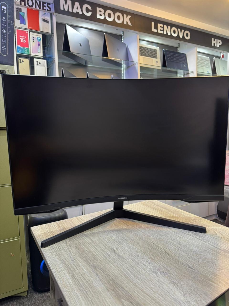 Samsung Odyssey G5 G55C 32-inch Gaming Monitor – 32” Curved QHD, 165Hz Refresh Rate, Model S32CG552EM | High-Performance Gaming Monitor
