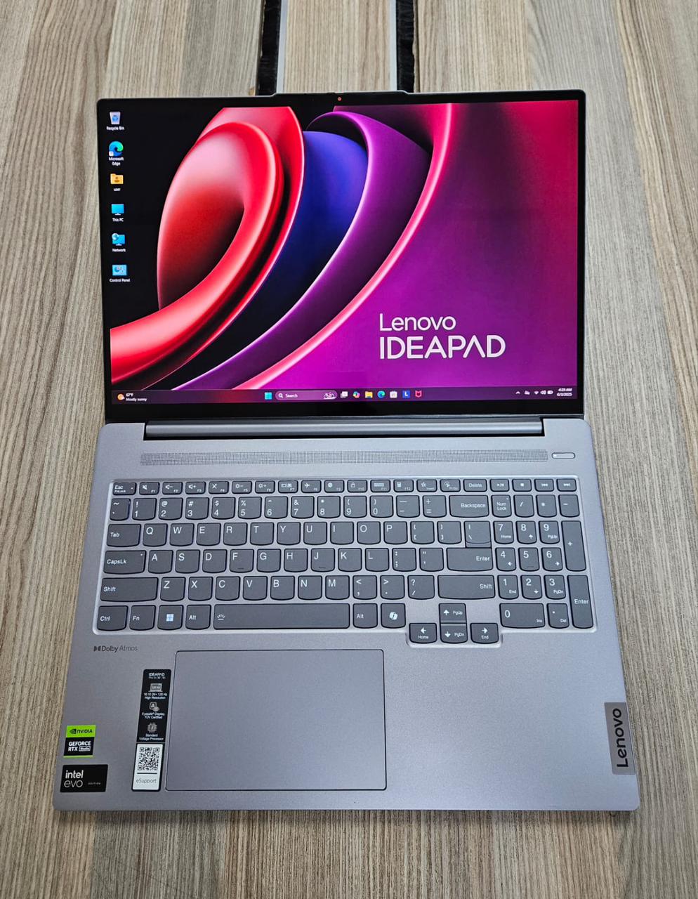 Lenovo IdeaPad Pro 5i 16″ (Intel Core Ultra 9, 32GB RAM, 1TB SSD, RTX 4050, OLED Touch, Windows 11 Pro