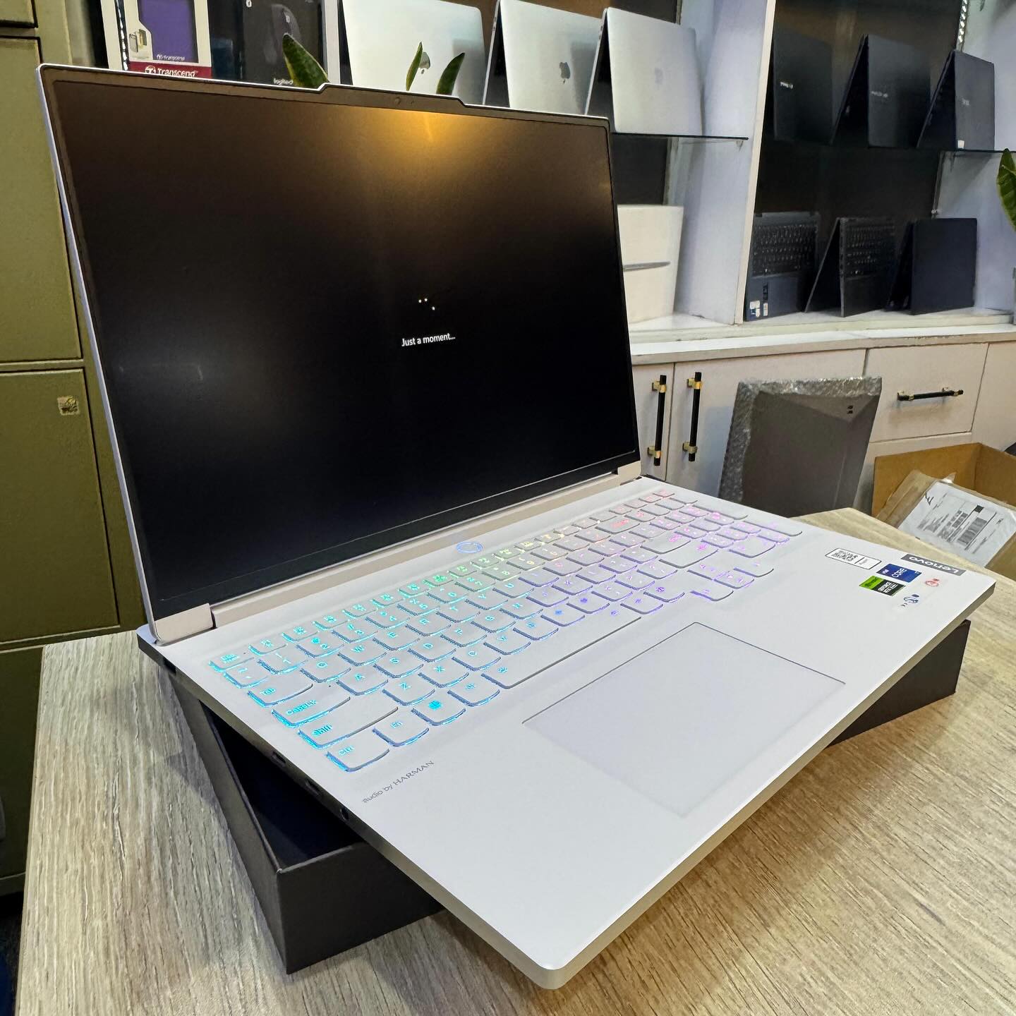 Lenovo Legion 7i Gen 9 – i7-14700HX, RTX 4070, 32GB RAM, 1TB SSD, Glacier White