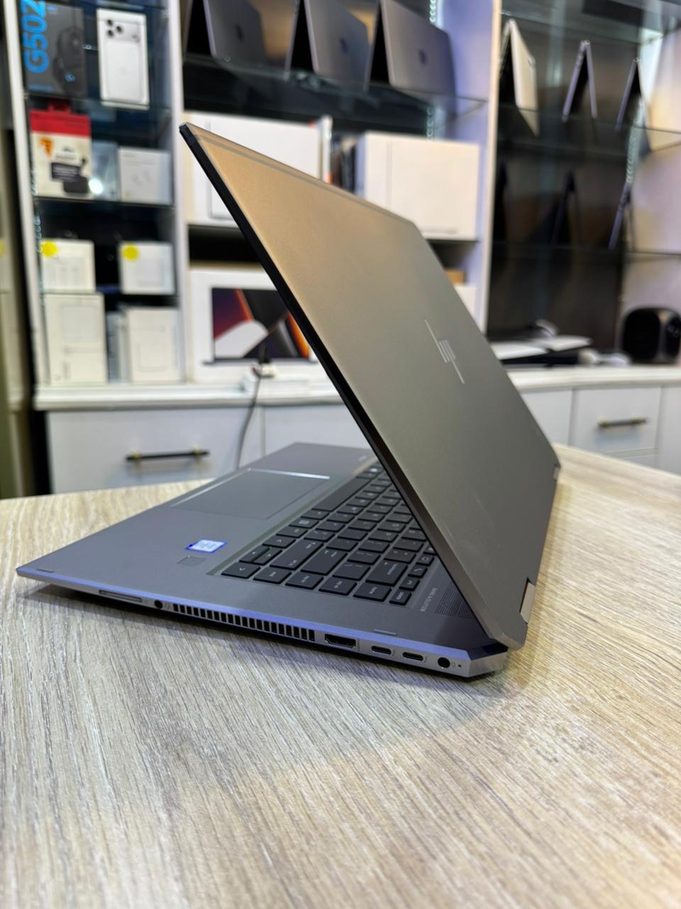 HP ZBook Studio x360 G5 – Intel Core i7 9th Gen, 16GB RAM, 512GB SSD, NVIDIA Quadro P1000 4GB, Touchscreen | Mobile Workstation Laptop