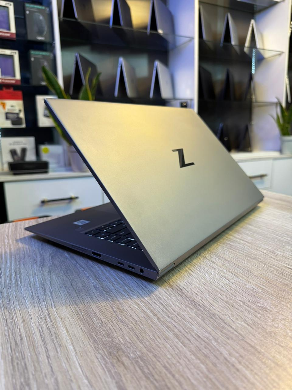 HP ZBook Studio G7  Core i9, Quadro T2000, 32GB RAM, 512GB SSD