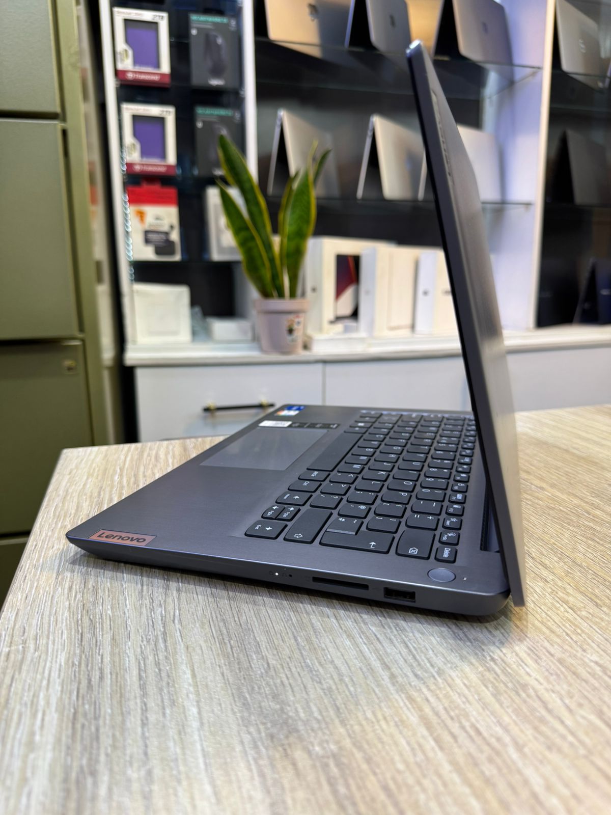 Lenovo IdeaPad 3  i5 11th Gen, 20GB RAM, 512GB SSD, 14