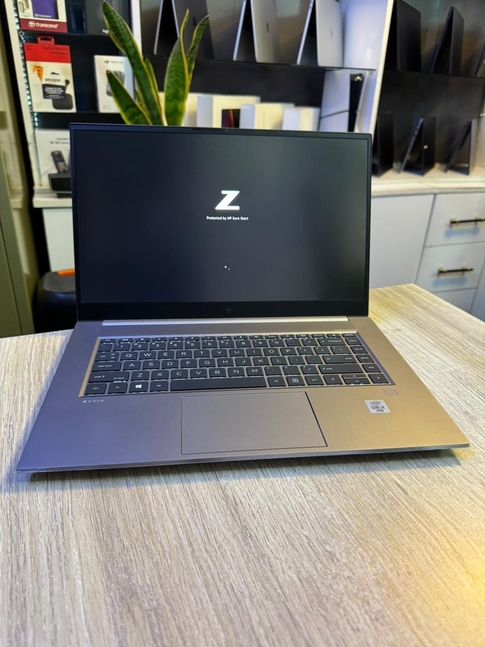 HP ZBook Studio G7  Core i9, Quadro T2000, 32GB RAM, 512GB SSD