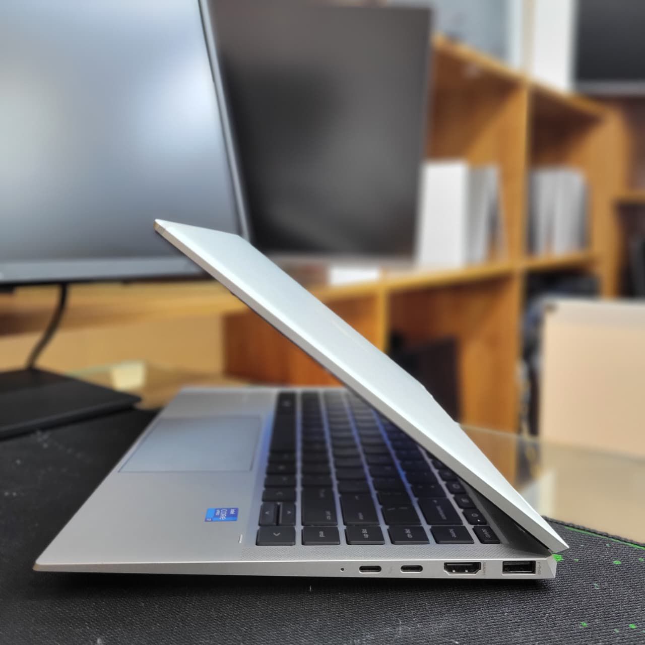 HP EliteBook 1040 G8 - Intel Core i7, 16GB RAM, 512GB SSD, 14-inch Touchscreen | X360 Convertible Laptop