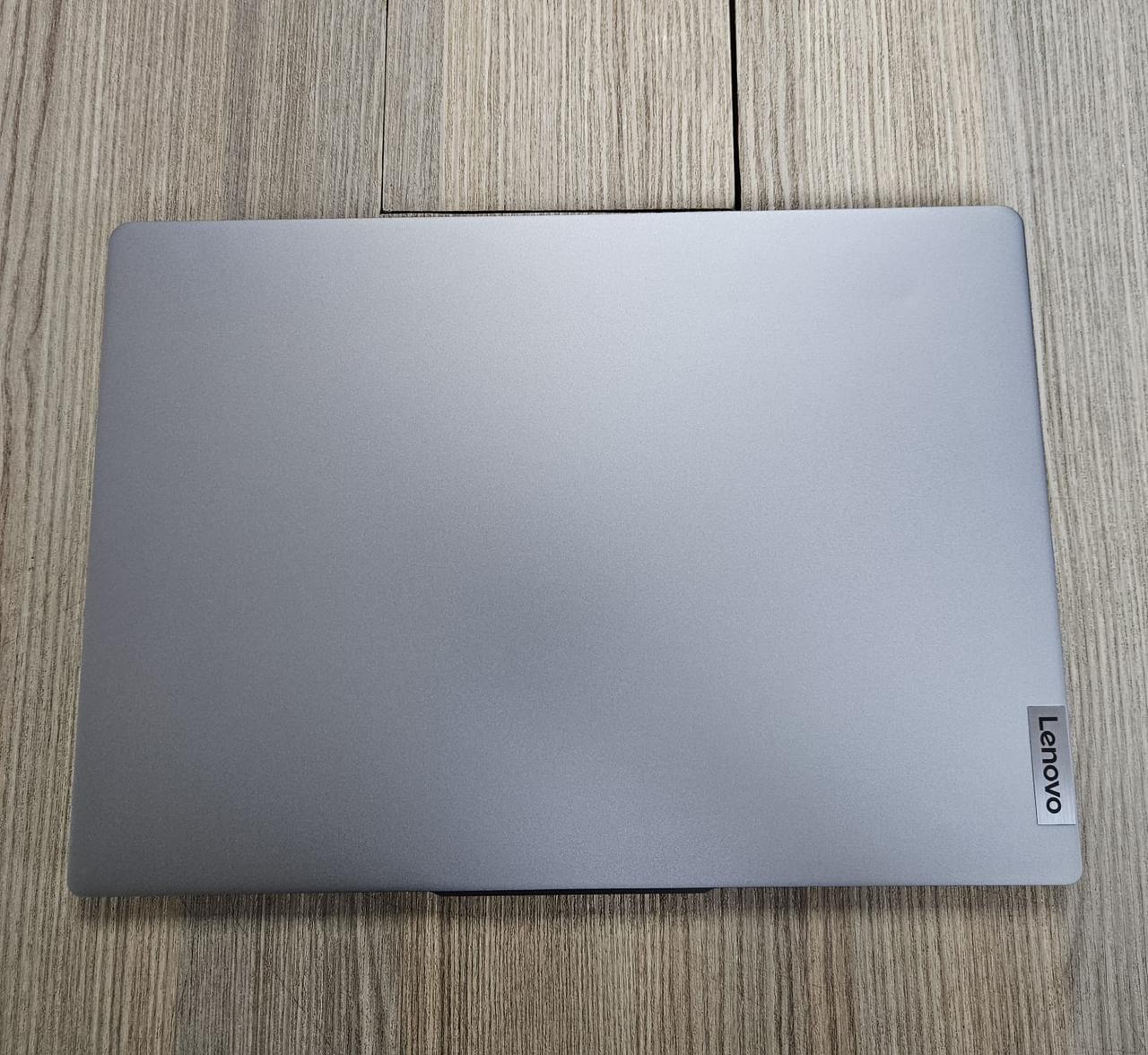 Lenovo IdeaPad Pro 5i 16″ (Intel Core Ultra 9, 32GB RAM, 1TB SSD, RTX 4050, OLED Touch, Windows 11 Pro