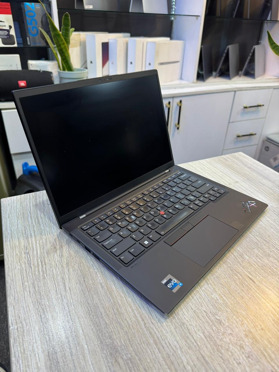 Lenovo ThinkPad X1 Carbon Core i7 13th Gen Laptop | 32GB RAM | 512GB SSD | 14” FHD | Backlit Keyboard