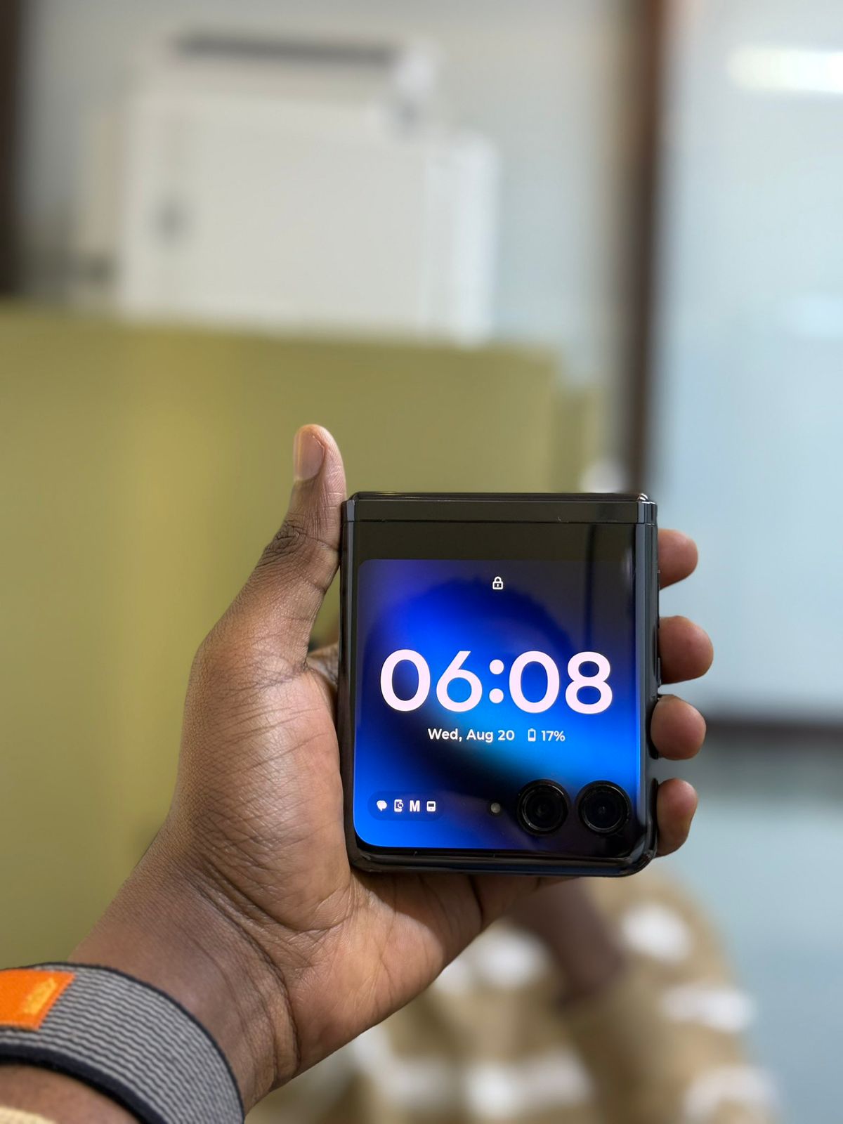 Motorola Razr+ 2023 – Premium Foldable Phone with 2K AMOLED Display & 1-Year Warranty