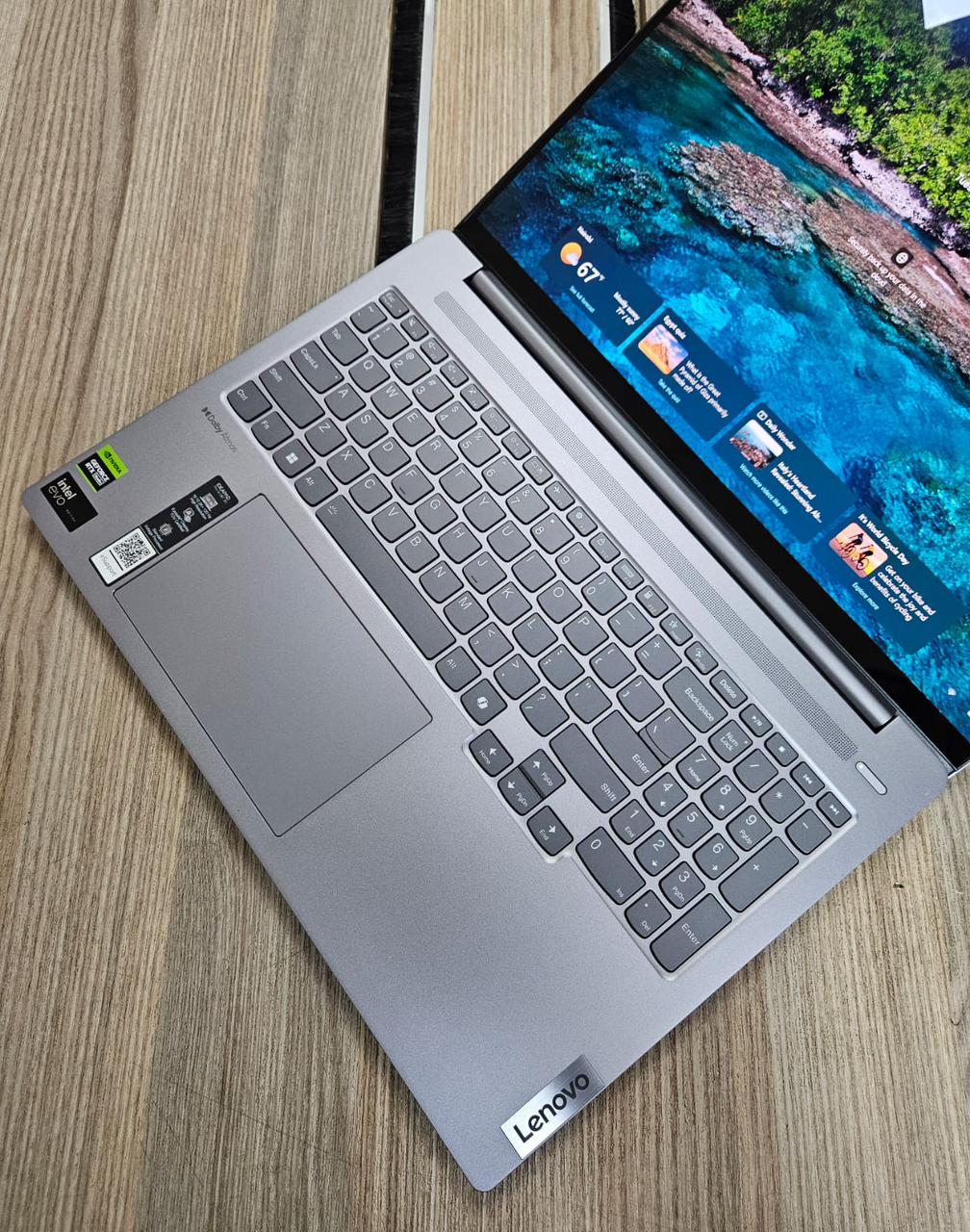 Lenovo IdeaPad Pro 5i 16″ (Intel Core Ultra 9, 32GB RAM, 1TB SSD, RTX 4050, OLED Touch, Windows 11 Pro