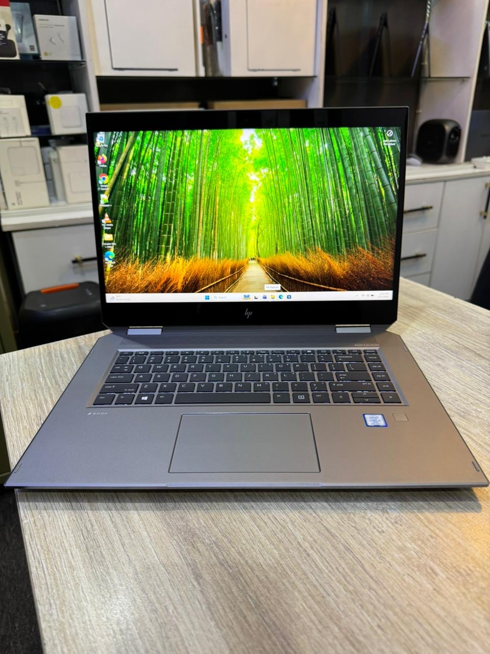 HP ZBook Studio x360 G5 – Intel Core i7 9th Gen, 16GB RAM, 512GB SSD, NVIDIA Quadro P1000 4GB, Touchscreen | Mobile Workstation Laptop