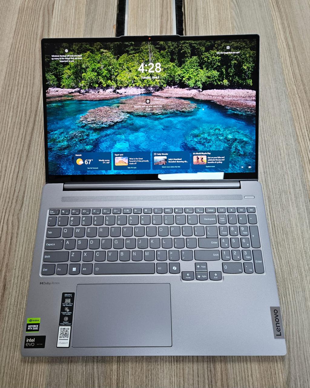 Lenovo IdeaPad Pro 5i 16″ (Intel Core Ultra 9, 32GB RAM, 1TB SSD, RTX 4050, OLED Touch, Windows 11 Pro