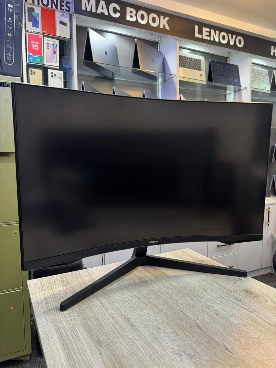 Samsung Odyssey G5 G55C 32-inch Gaming Monitor – 32” Curved QHD, 165Hz Refresh Rate, Model S32CG552EM | High-Performance Gaming Monitor