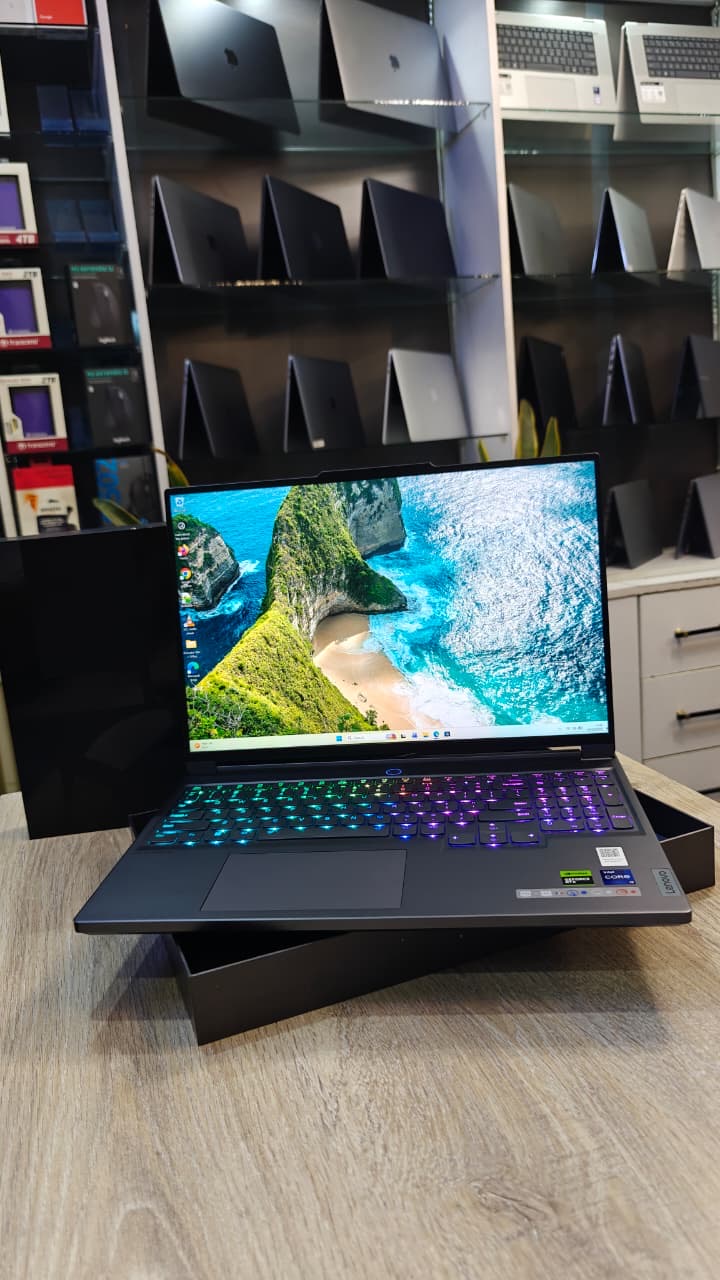 Open Box Lenovo Legion 7i Gen 9 Core i9 13th Gen Gaming Laptop | RTX 4070 | 32GB RAM | 1TB SSD | 2K 240Hz