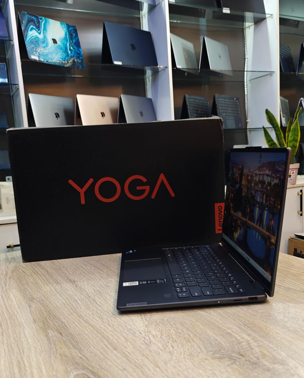 Open Box Lenovo Yoga 7i  i5 13th Gen, 14