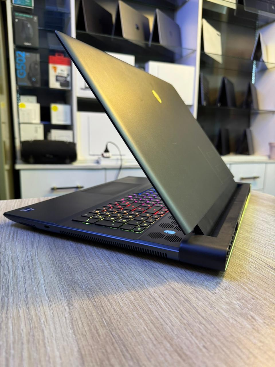 Dell Alienware 17 R2 – Intel Core i9 14th Gen, 64GB RAM, 4TB SSD, NVIDIA RTX 4090 16GB, 2K Display, RGB Backlit Gaming Laptop