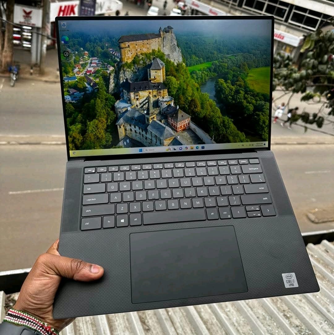 Dell Precision 5550 Workstation Laptop | Intel i7-10850H | 16GB | 512GB SSD | Quadro T1000 4GB