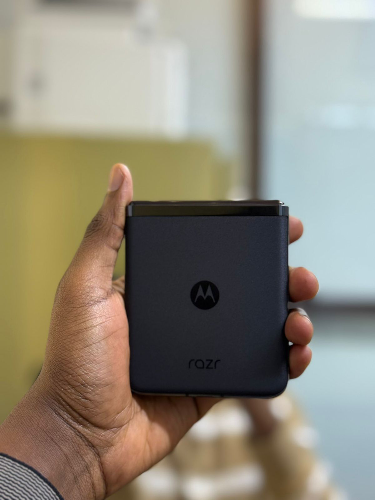 Motorola Razr+ 2023 – Premium Foldable Phone with 2K AMOLED Display & 1-Year Warranty