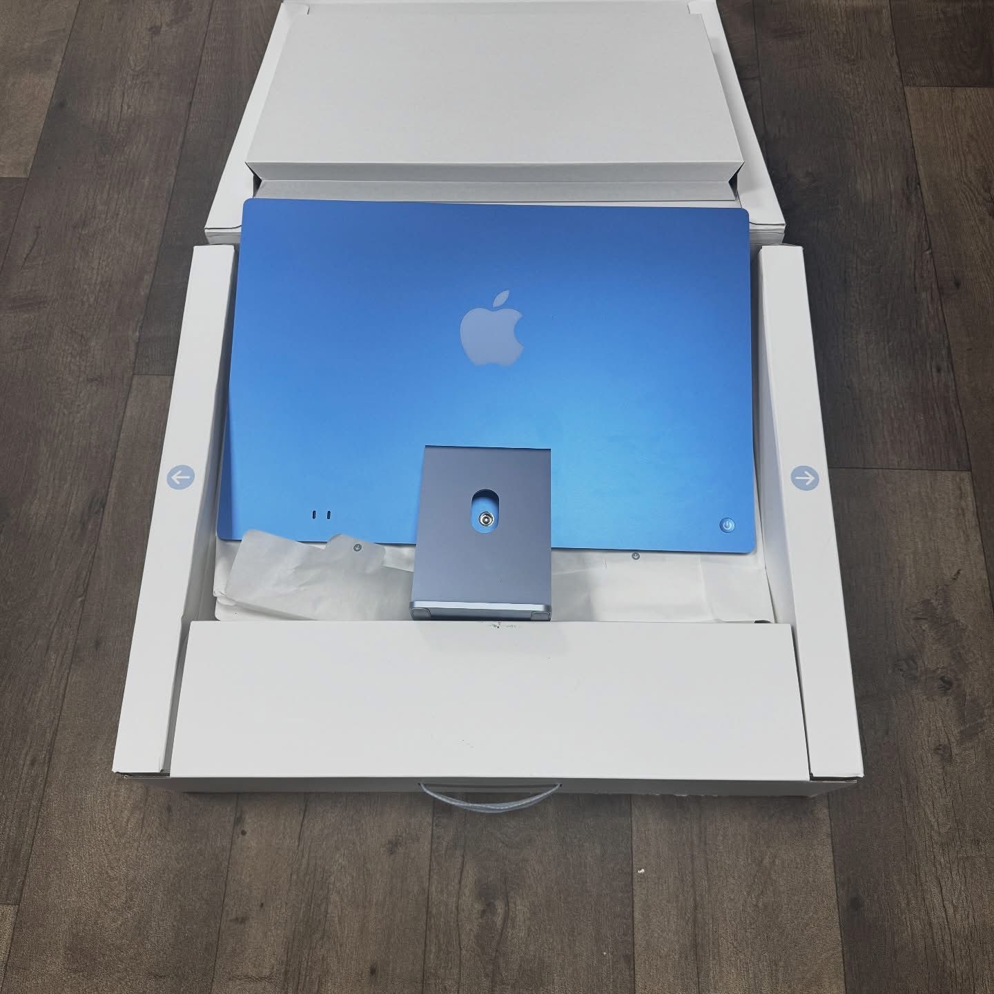 Apple iMac 24″ M4 Chip – 16GB RAM, 512GB SSD, 4.5K Retina Display (Silver)