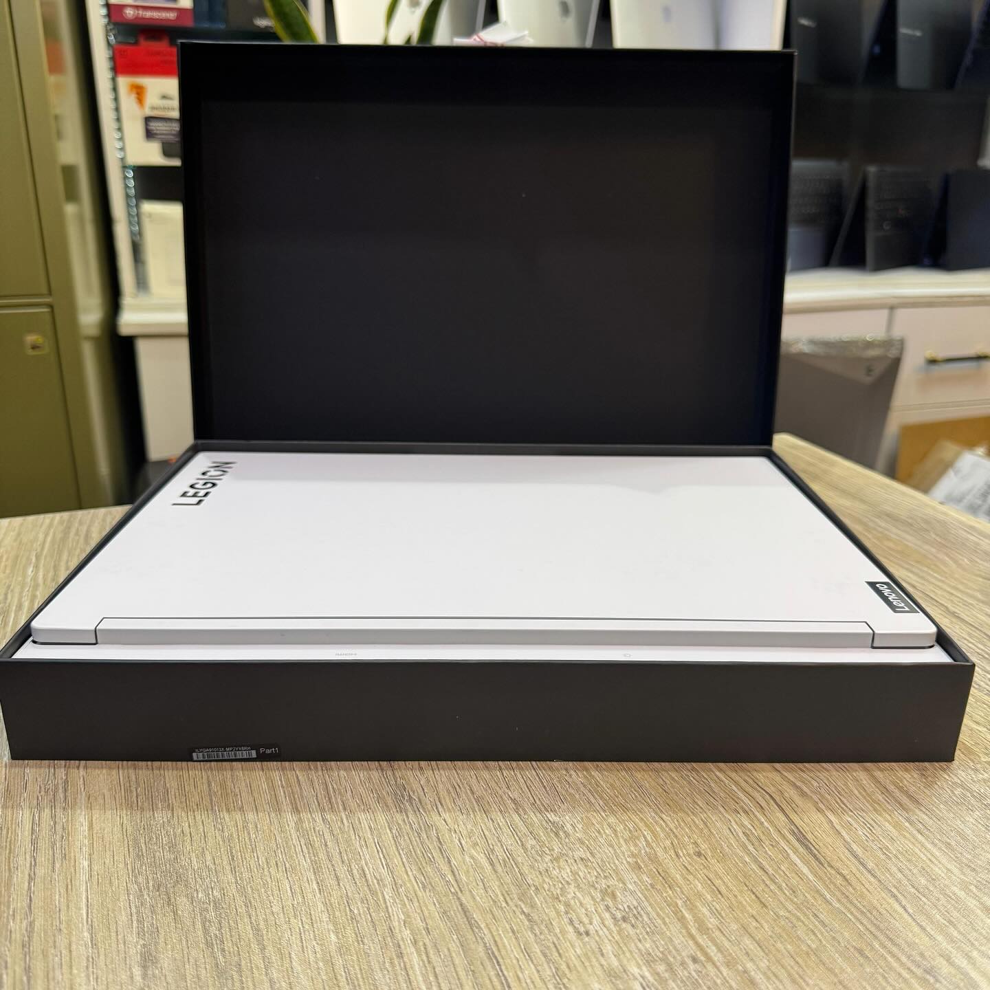 Lenovo Legion 7i Gen 9 – i7-14700HX, RTX 4070, 32GB RAM, 1TB SSD, Glacier White