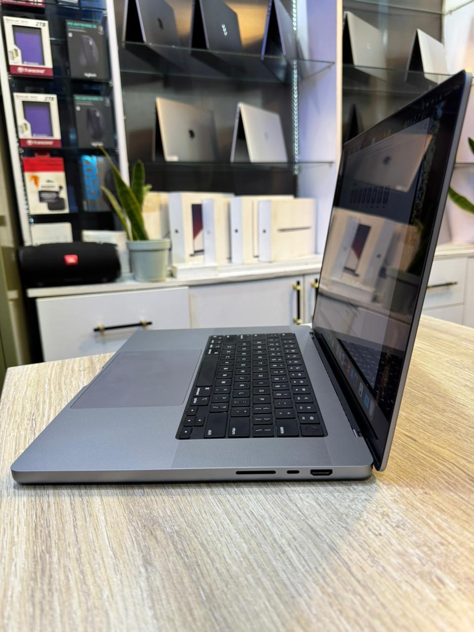 Apple MacBook Pro 16-Inch (2021) — M1 Max, 64GB RAM, 1TB SSD, 92% Battery Health