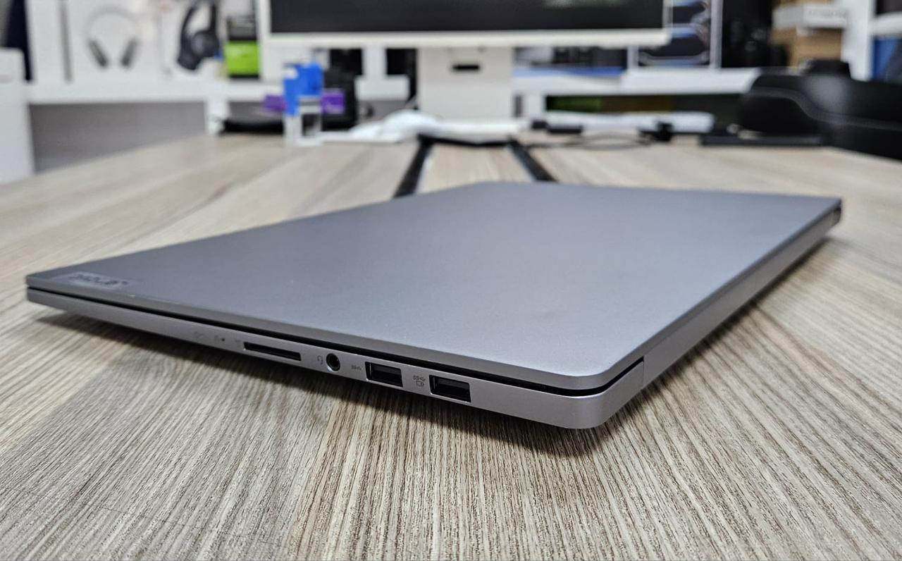 Lenovo IdeaPad Pro 5i 16″ (Intel Core Ultra 9, 32GB RAM, 1TB SSD, RTX 4050, OLED Touch, Windows 11 Pro