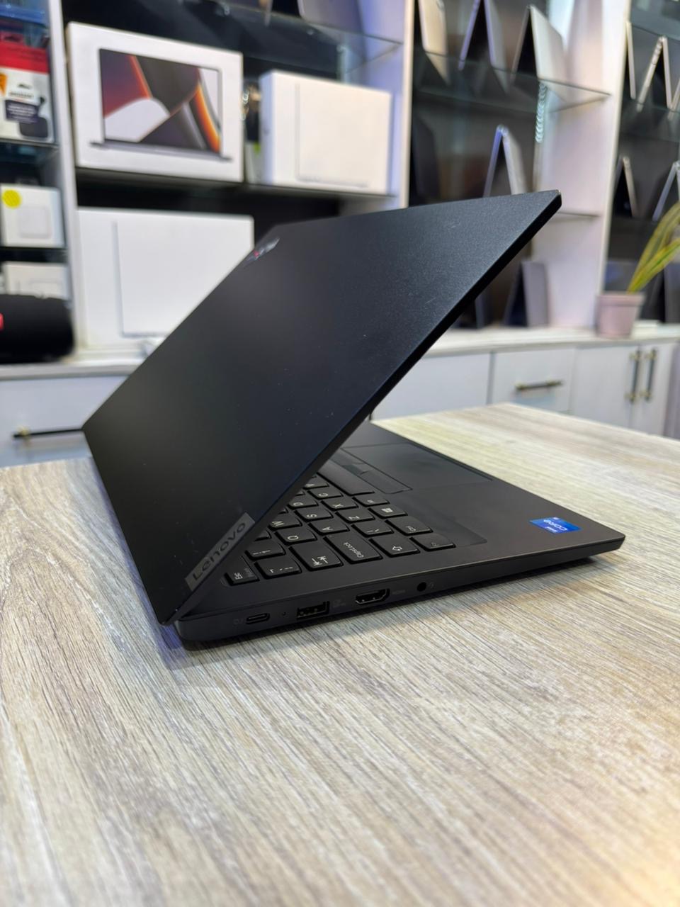 Lenovo ThinkPad T14 Gen 5 – Intel Core Ultra 7 155U, 16GB RAM, 512GB SSD, 14″ FHD, Backlit Keyboard